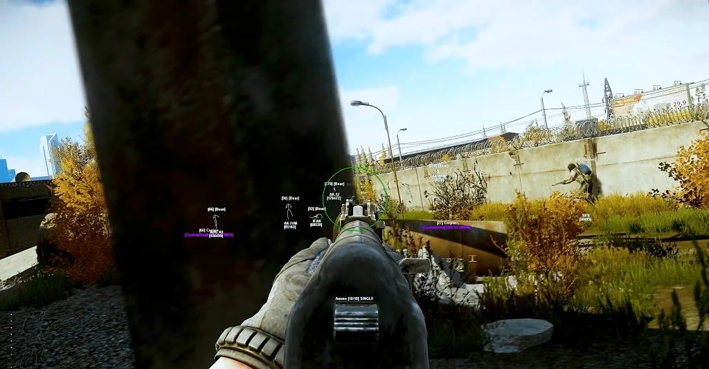 Escape from Tarkov outdoor gameplay with Odin ESP active